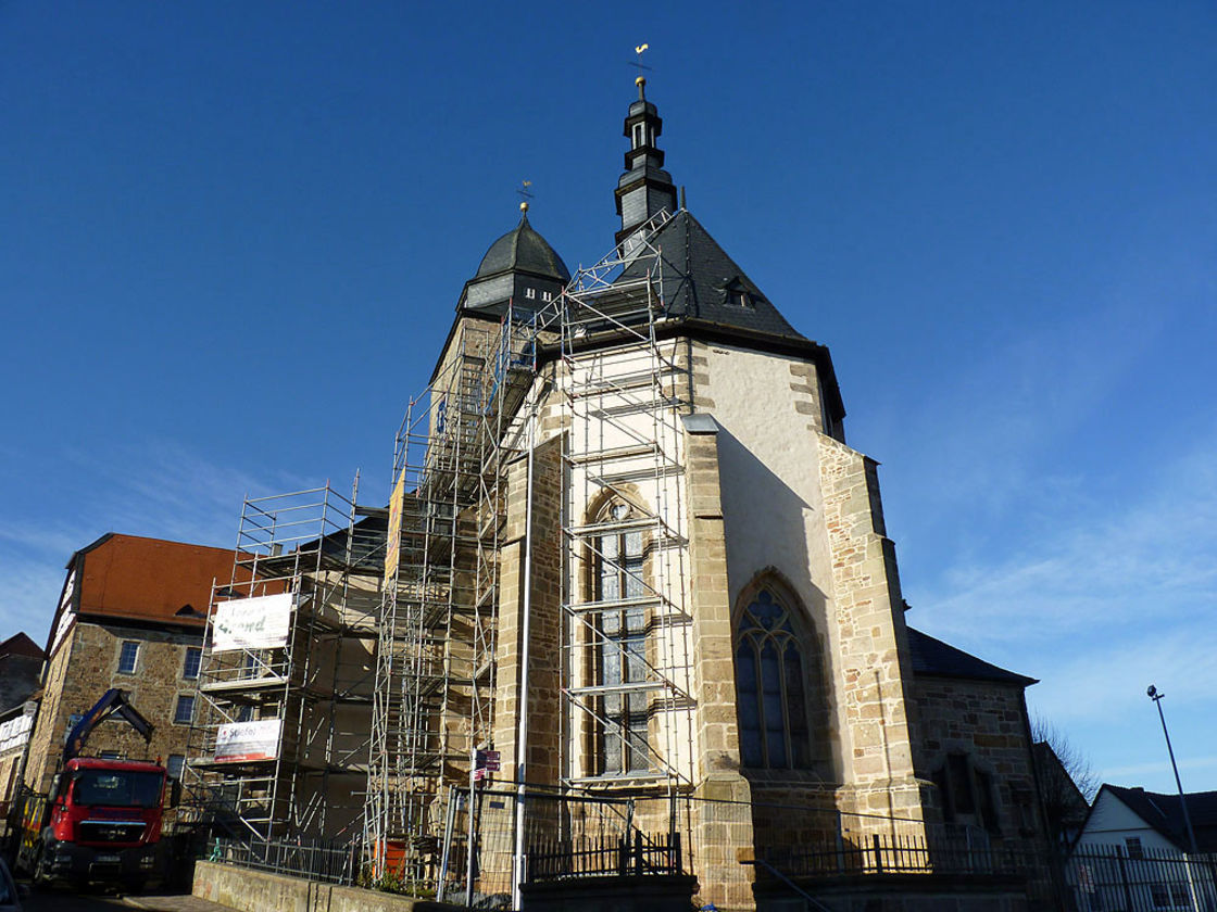 Abbau des Gerüstes an der Südseite (Foto: Karl-Franz Thiede)